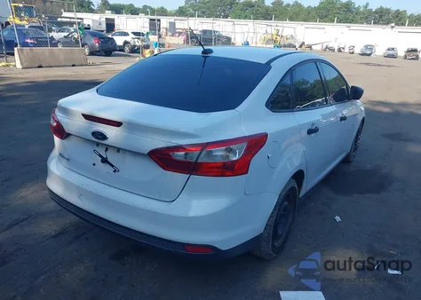 2012 Ford Focus S z USA, uszkodzony, nr VIN 1FAHP3E28CL276235